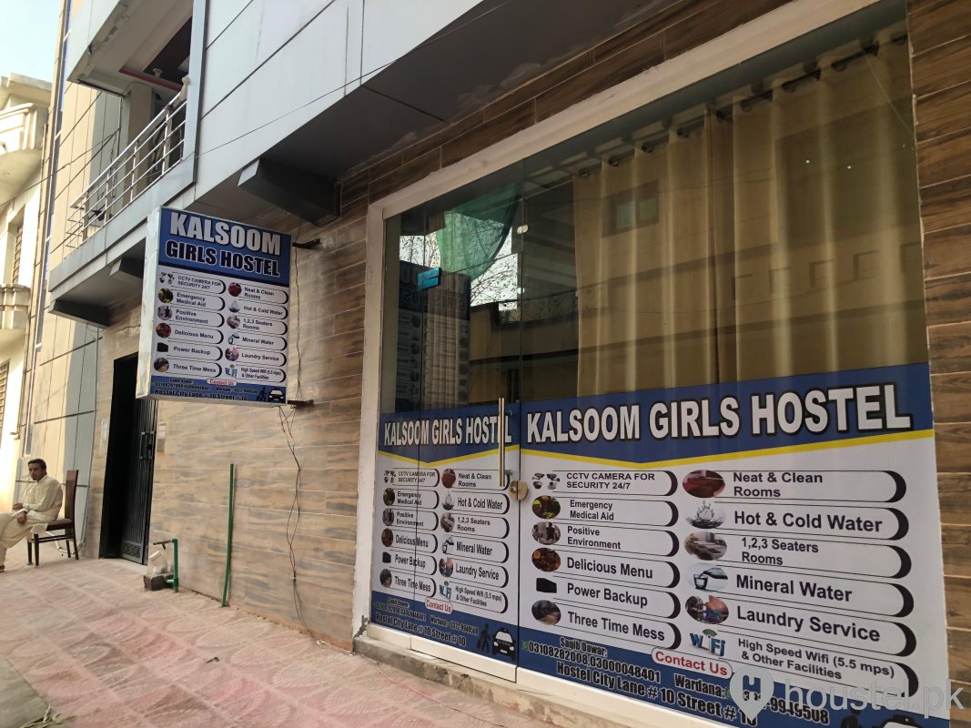 Room 1 at Kalsoom girls hostel — 3 Seater, Girls hostel with Beds/Mattresses, Islamabad, Pakistan