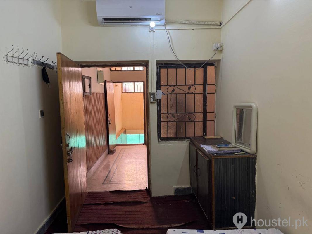 Al Arooj Girls Hostel Girls Hostel in Gulgasht Colony, Multan with WiFi - Photo 9