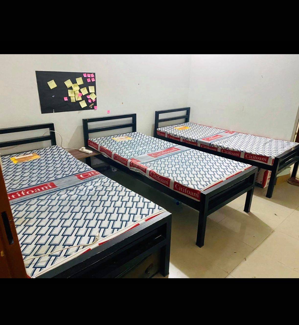 Three Seater Room at Rayan Girls Hostel — photo 2