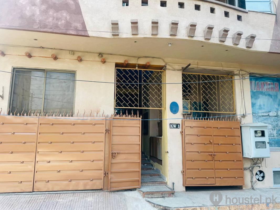Makkah Boys Hostel Boys Hostel in Lahore with Mess, WiFi from PKR 10,000