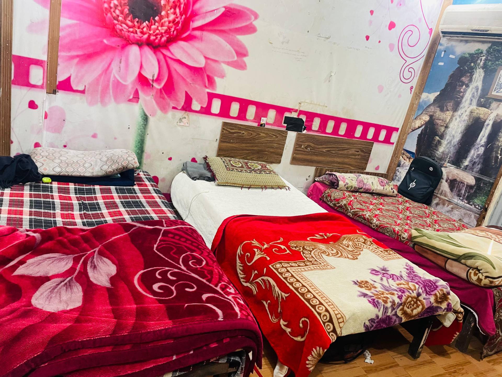 Three Seater Room at Makkah Boys Hostel — photo 2
