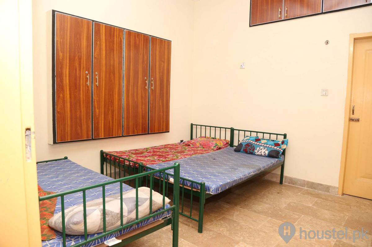 Premium Girls Hostel Girls Hostel in Adda Bosan, Multan with Mess, WiFi - Photo 18