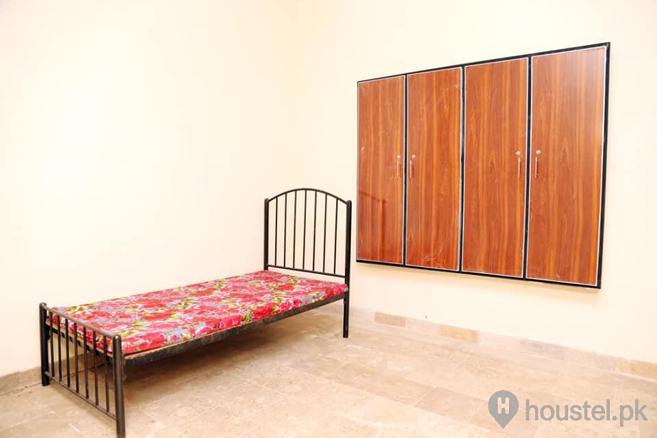 Premium Girls Hostel Girls Hostel in Adda Bosan, Multan with Mess, WiFi - Photo 7