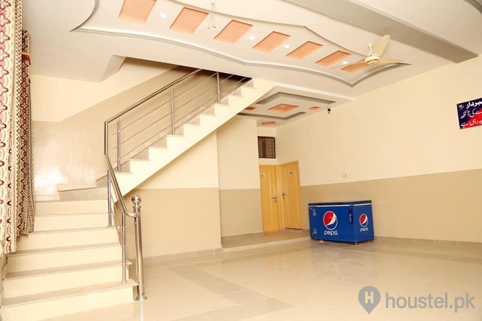 Premium Girls Hostel Girls Hostel in Adda Bosan, Multan with Mess, WiFi - Photo 12