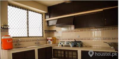 Qureshi Girls Hostel Girls Hostel in Lahore from PKR 15,000