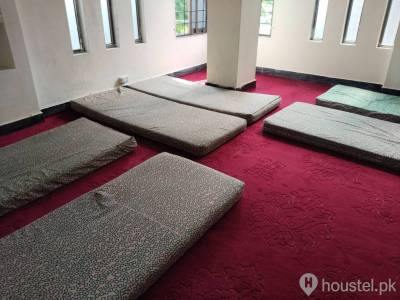 Hoorain Girls Hostel Girls Hostel in Faisalabad with WiFi from PKR 8,000