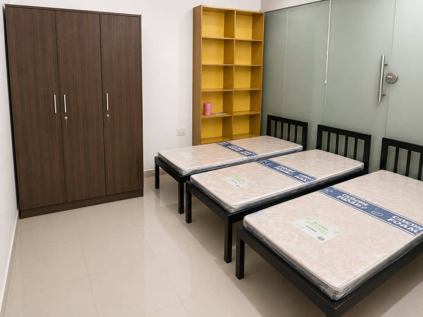 3 Seater Room at Elite Accomodation - PKR 20,000/month