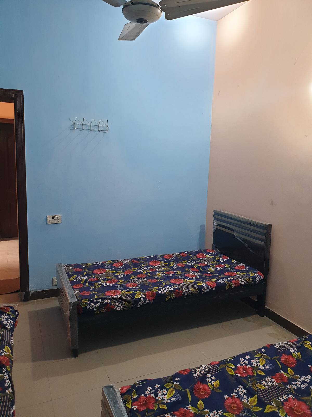 Three Seater Room at Lahore Hostel Wapda Town — photo 2