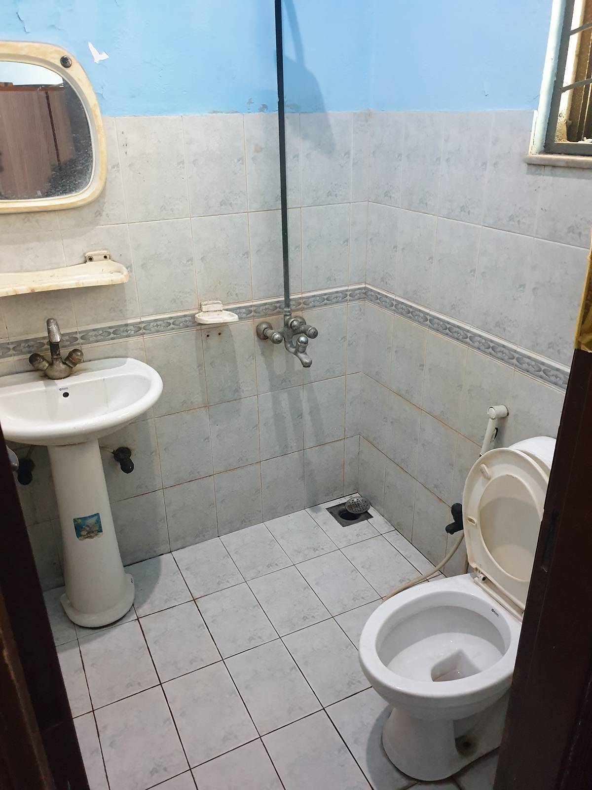 Three Seater Room at Lahore Hostel Wapda Town — photo 3