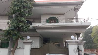 Alishba Girls Hostel Girls Hostel in Lahore with WiFi from PKR 10,000