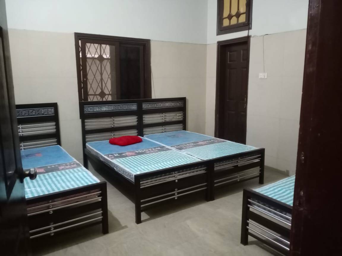 room no 4 at Samina Girls Hostel — 3 Seater, Girls hostel with Beds/Mattresses, Hyderabad, Pakistan