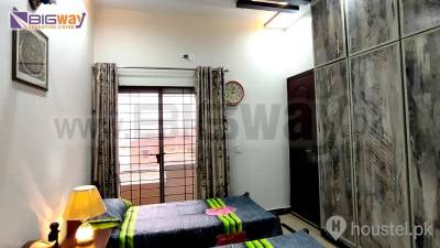 BigWay Girls Hostel (Executive Living) Girls Hostel in Johar Town, Lahore with Mess, WiFi - Photo 3