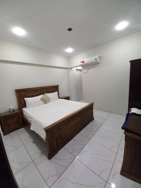 sharing room at shahbaz commerical Apartment DHA — 2 Seater, Boys hostel with AC, Bath, Geyser, Furnished, Beds/Mattresses, Karachi, Pakistan