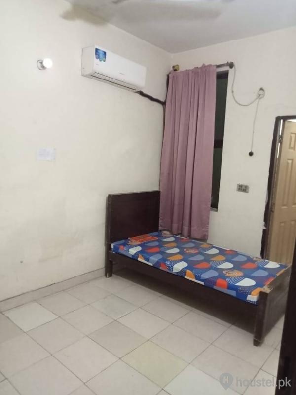 Syed brothers rooms Boys Hostel in Gulberg, Lahore with Mess from PKR 15,000