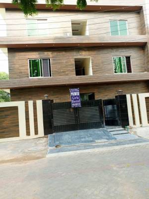 Premier Girls Hostel Near UCP Girls Hostel in Johar Town, Lahore with Mess from PKR 16,000