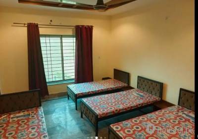 Premier Girls Hostel Near UCP Girls Hostel in Johar Town, Lahore with Mess - Photo 6