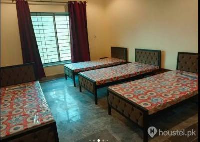 Premier Girls Hostel Near UCP Girls Hostel in Johar Town, Lahore with Mess - Photo 7