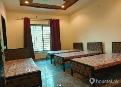 Premier Girls Hostel Near UCP Girls Hostel in Johar Town, Lahore with Mess - Photo 17