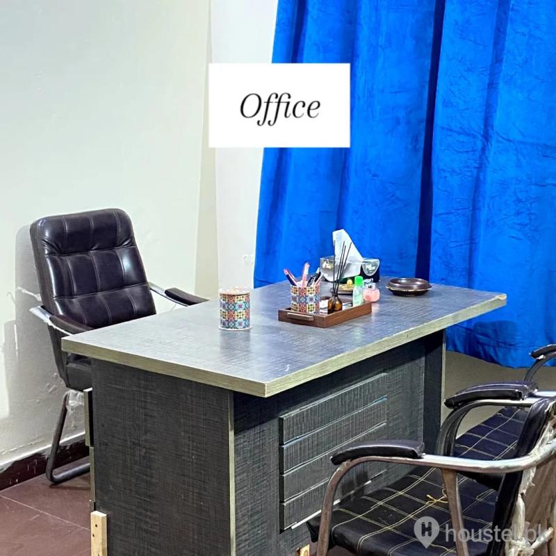 White Petal Girls Hostel Girls Hostel in Gulberg III, Lahore with Mess, WiFi - Photo 9