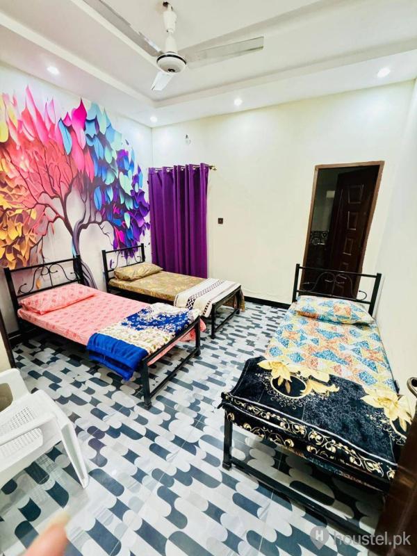 Mehru's Girls Hostel Girls Hostel in Wapda Town, Lahore with Mess - Photo 3