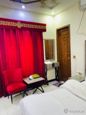 LAHORE HOTELS Boys Hostel in Gulberg, Lahore with WiFi from PKR 4,000