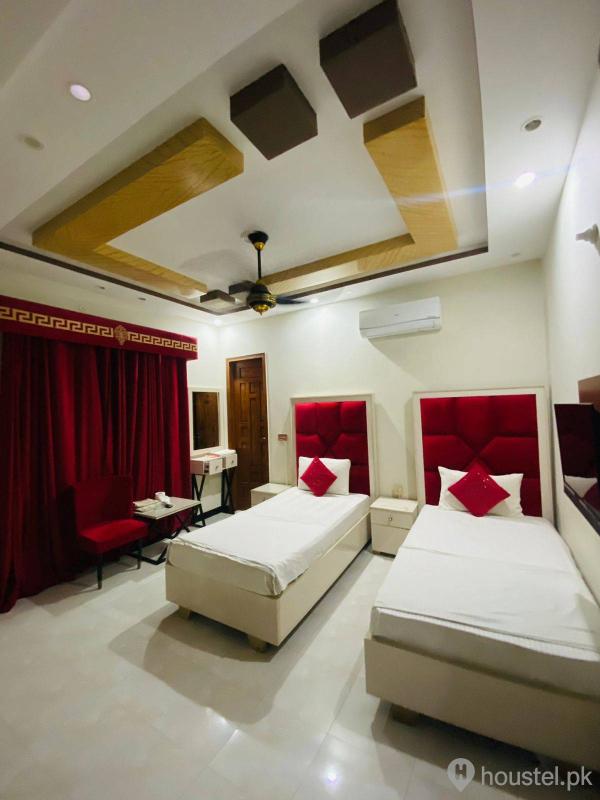 Dove inn Hotel Room Boys Hostel in Johar Town, Lahore with Mess - Photo 3