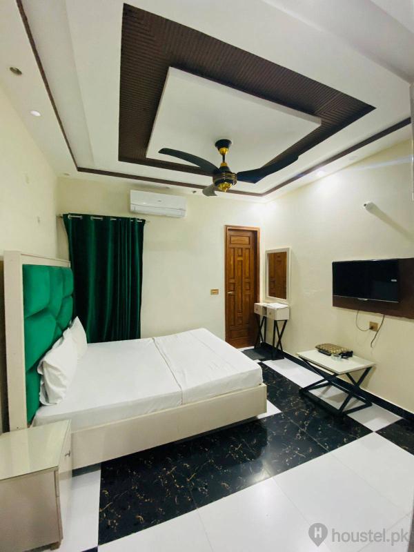 Dove inn Hotel Room Boys Hostel in Johar Town, Lahore with Mess - Photo 4