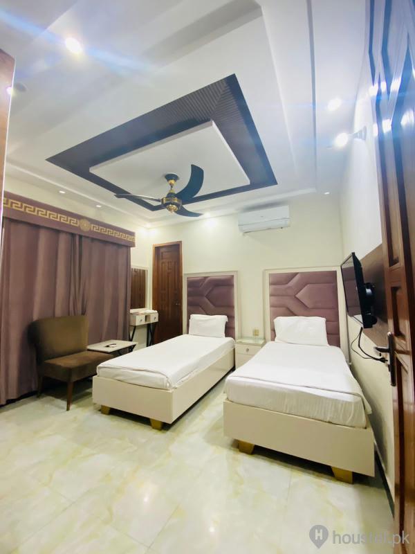 Dove inn Hotel Room Boys Hostel in Johar Town, Lahore with Mess - Photo 5