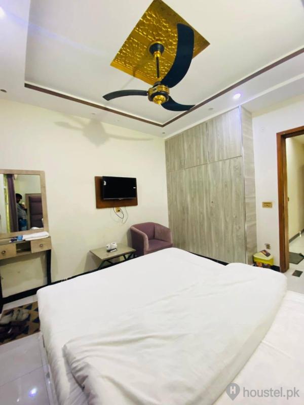 Dove inn Hotel Room Boys Hostel in Johar Town, Lahore with Mess - Photo 6