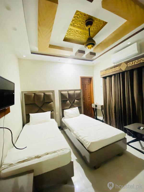 Dove inn Hotel Room Boys Hostel in Johar Town, Lahore with Mess - Photo 14