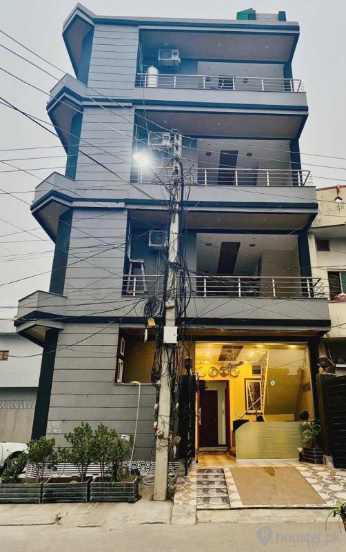 Dove inn Hotel Room Boys Hostel in Johar Town, Lahore with Mess - Main Photo