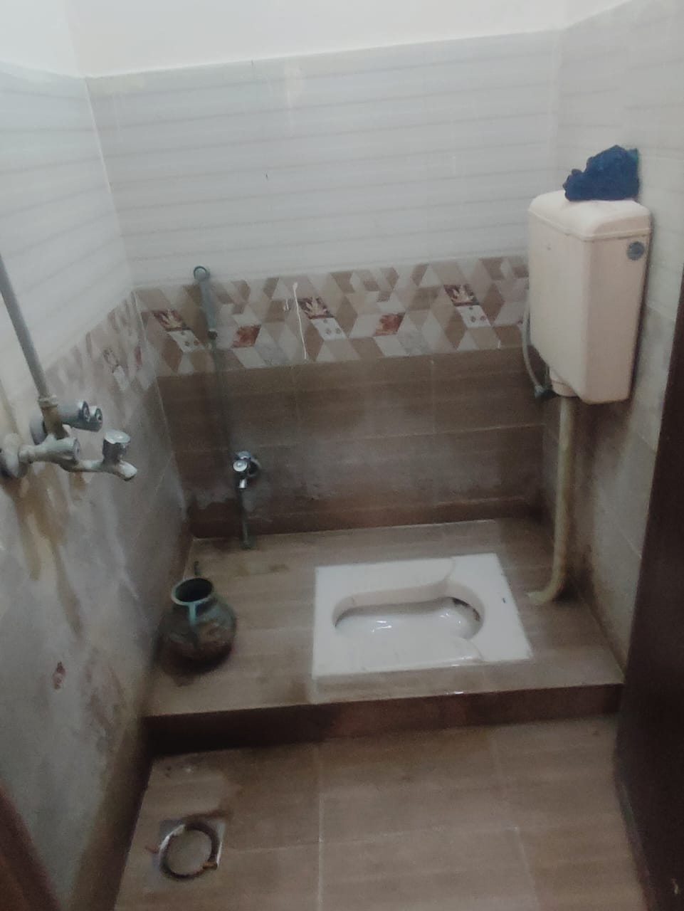 Three Seater Room at Unique Boy's Hostel — photo 3