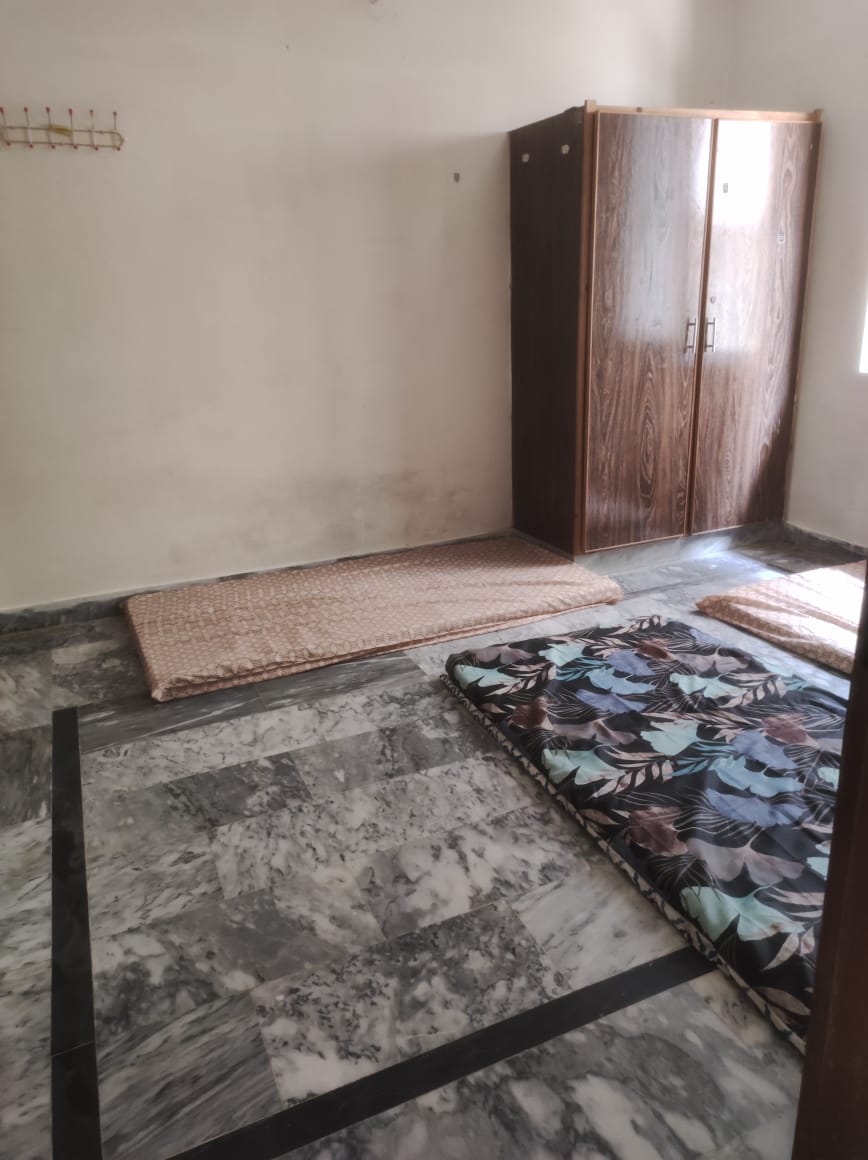 Three Seater Room at Unique Boy's Hostel — photo 4