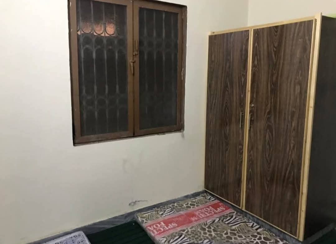 Three Seater Room at Unique Boy's Hostel — photo 7