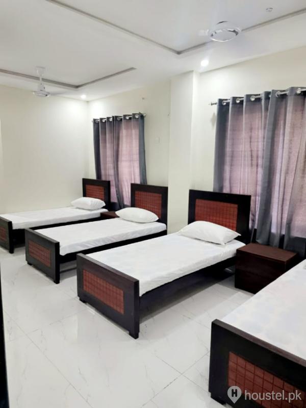 Uptown 86 Executive Residency Girls Hostel in Johar Town, Lahore with Mess - Photo 15