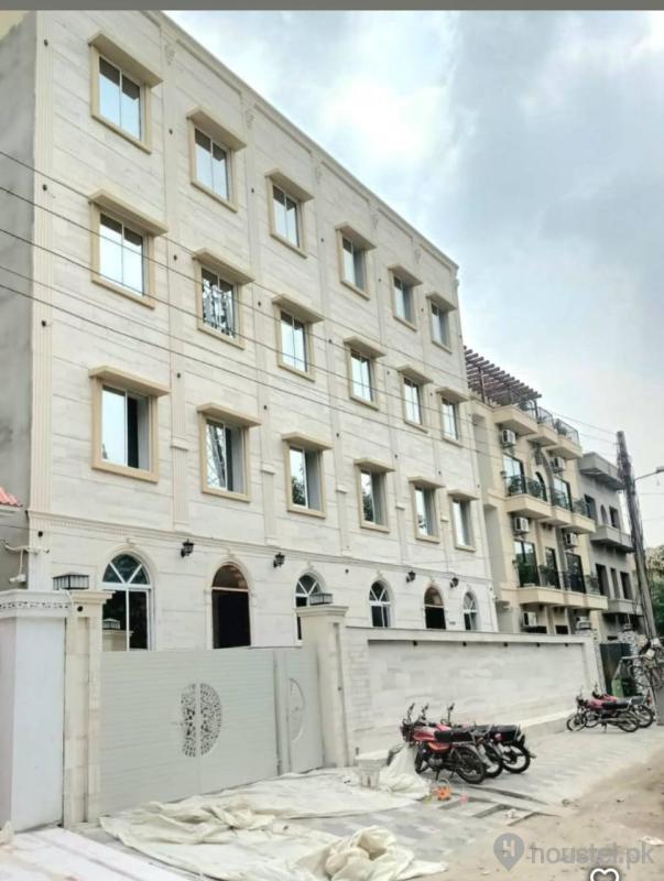 Uptown 86 Executive Residency Girls Hostel in Johar Town, Lahore with Mess from PKR 14,000