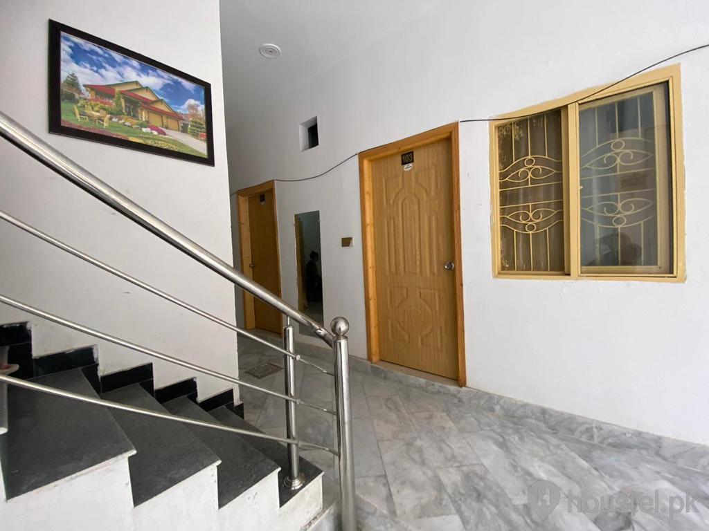 BEE'S girls hostel Girls Hostel in Muslim Town, Lahore with Mess - Photo 8