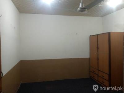 City Boys Hostel in Gulberg Road