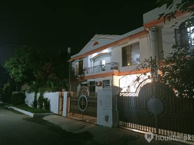 Royal Luxury Girls Hostel Girls Hostel in Garden Town, Lahore with Mess, WiFi from PKR 15,000