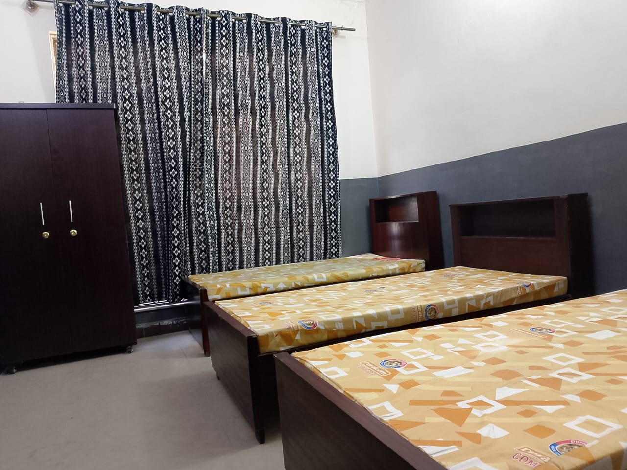 Three Seater Room at Jinnah Girls Hostel — photo 3