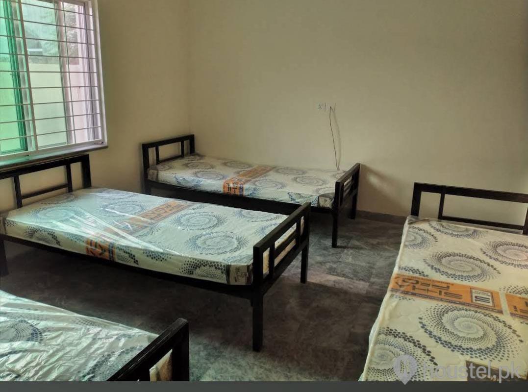Continental group of hostels Boys Hostel in Valencia Town, Lahore with Mess, WiFi - Photo 5