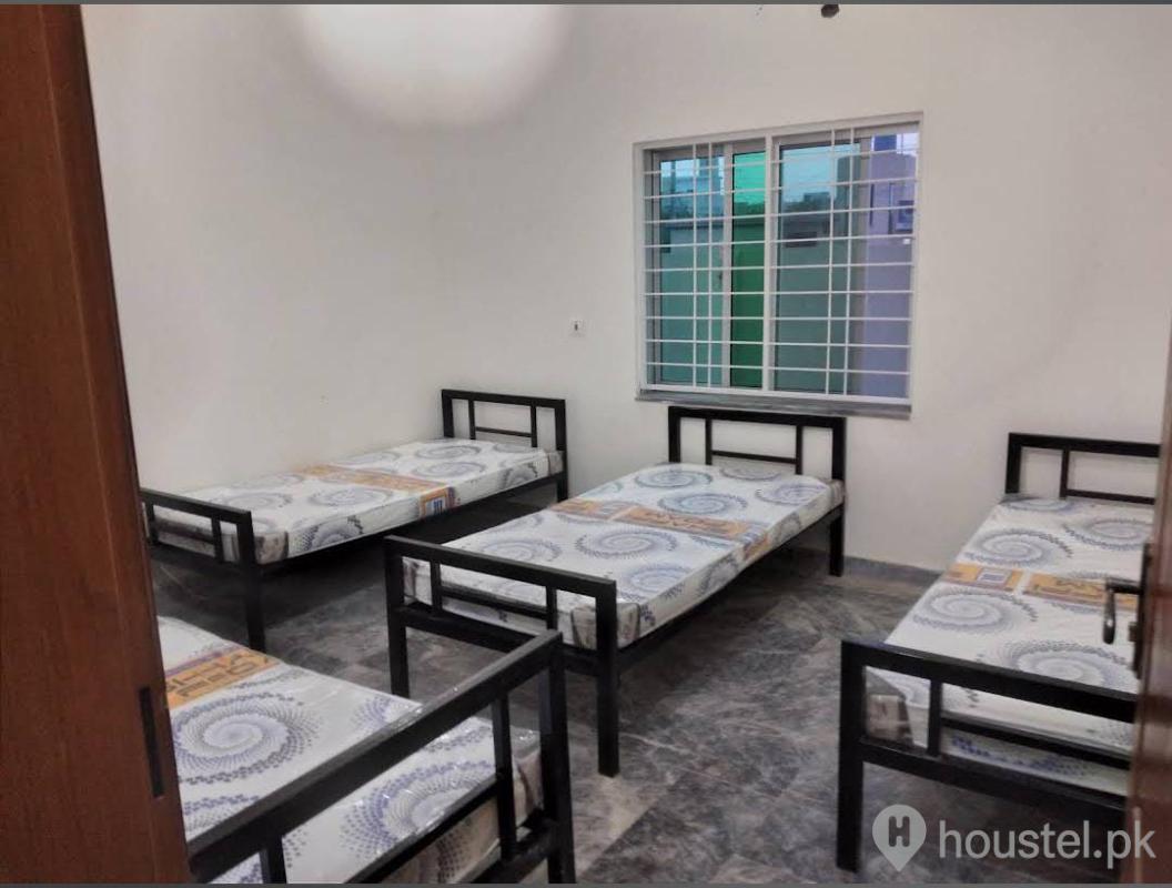 Continental group of hostels Boys Hostel in Valencia Town, Lahore with Mess, WiFi - Photo 4