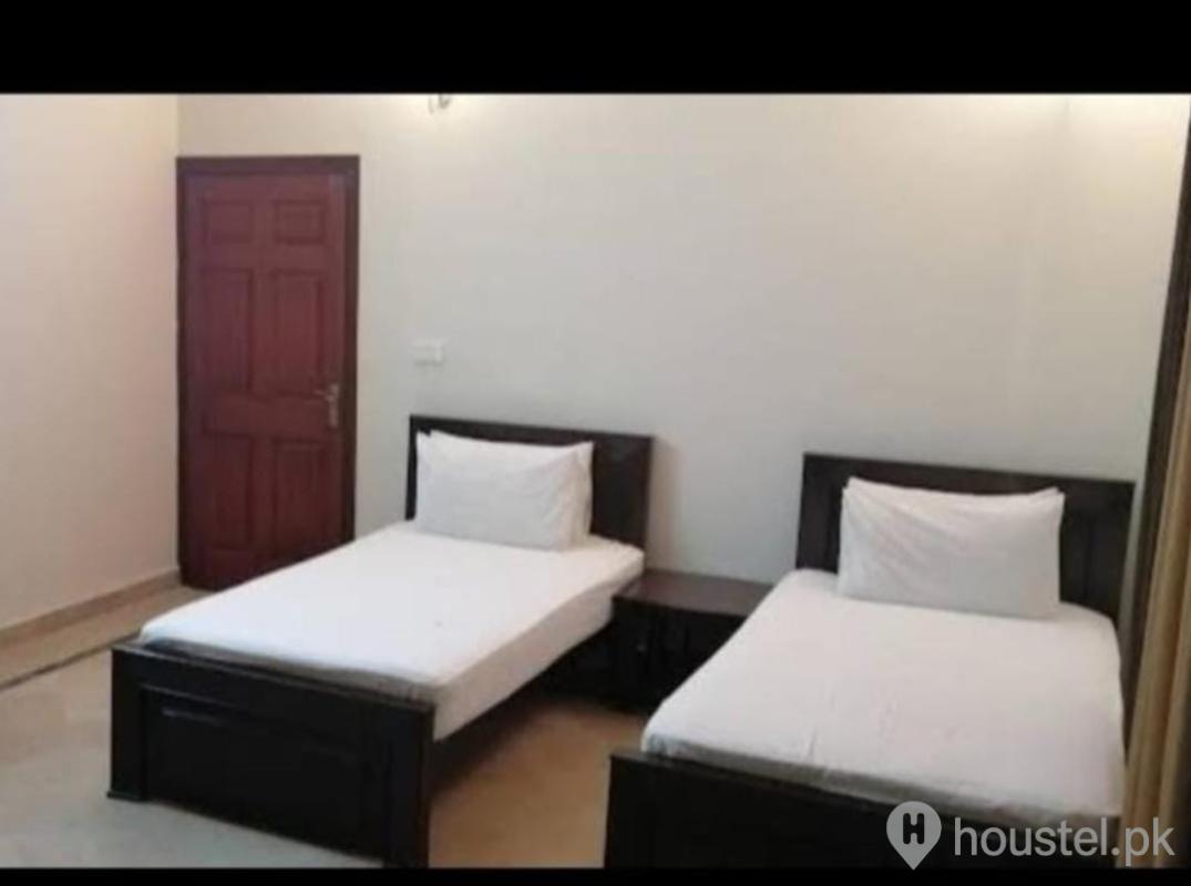 Izhan Luxurious Boys Hostel Boys Hostel in Barkat Market, Lahore with Mess, WiFi - Photo 3