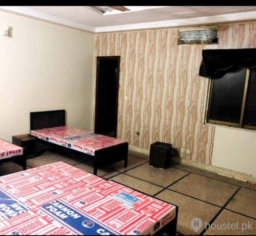 Izhan Luxurious Boys Hostel Boys Hostel in Barkat Market, Lahore with Mess, WiFi - Photo 8