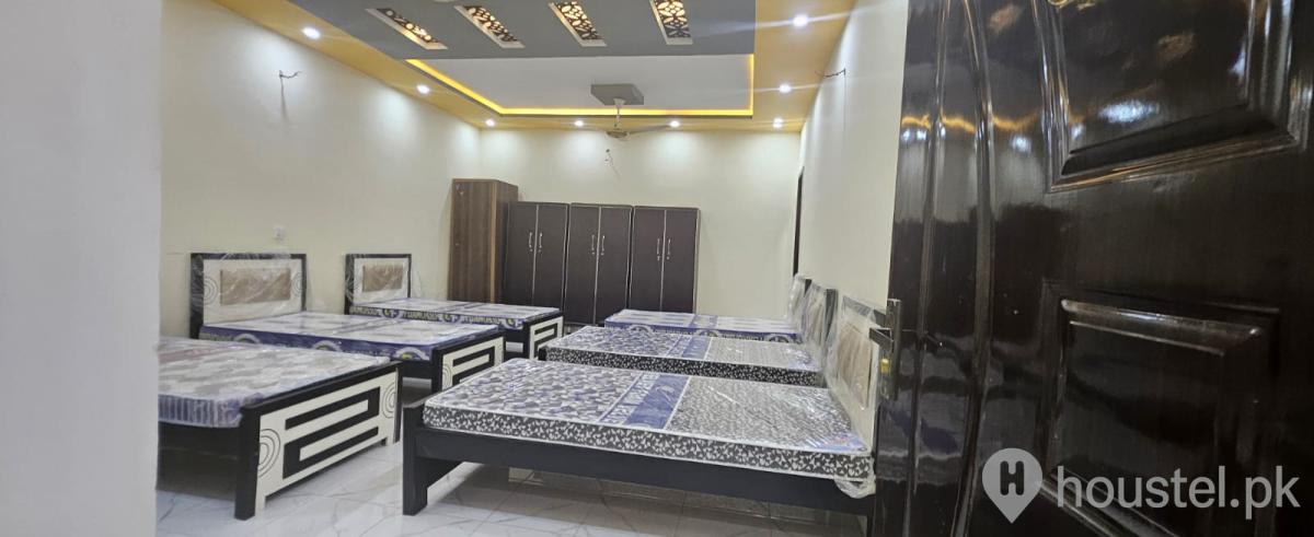 London Boys Hostel Boys Hostel in Chinar Bagh, Lahore with WiFi - Main Photo