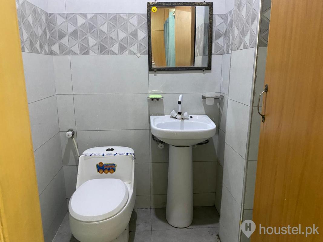 KINGS Hostel 02 Boys Hostel in Green Acres Housing Society, Lahore with Mess, WiFi - Photo 10