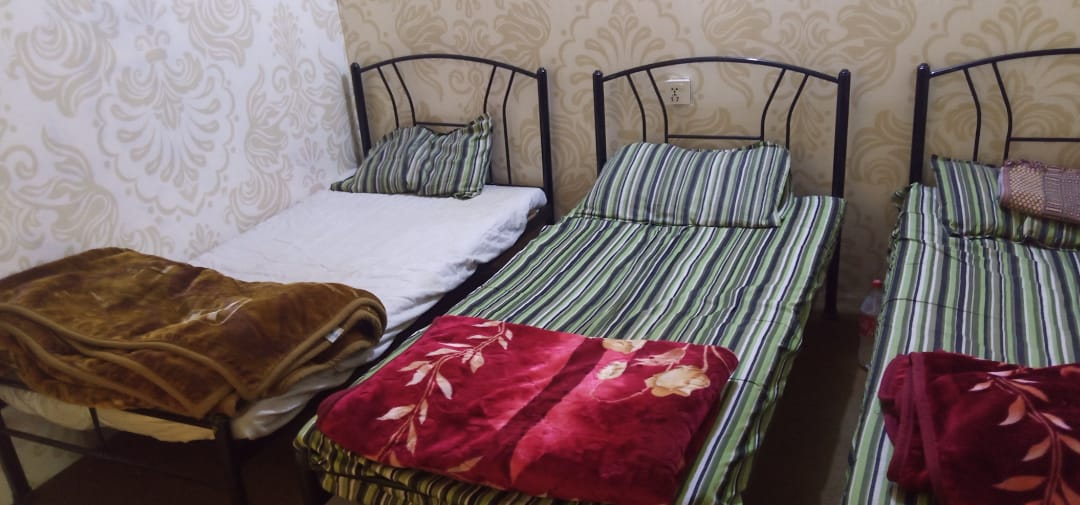 Two Seater Room at Raza Boys Hostel — photo 2