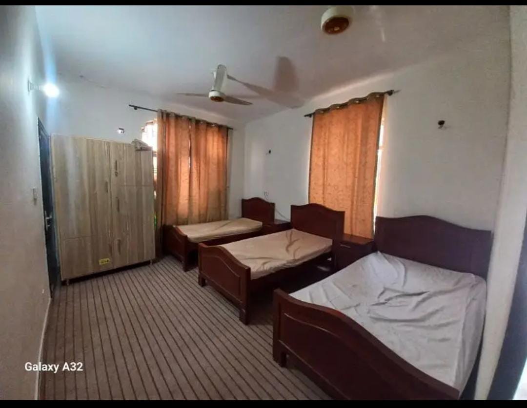 Four Seater Room at Chohan Executive Boys Hostel — photo 3
