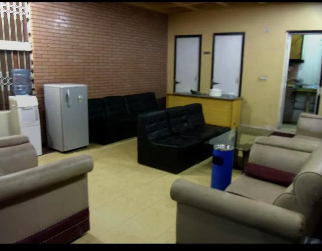 Three Seater Room at Chohan Executive Boys Hostel — photo 7