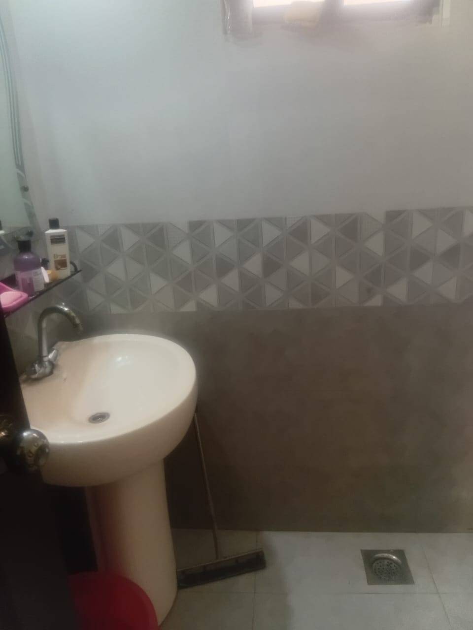 Three Seater Room at Saima Girls Hostel — photo 2